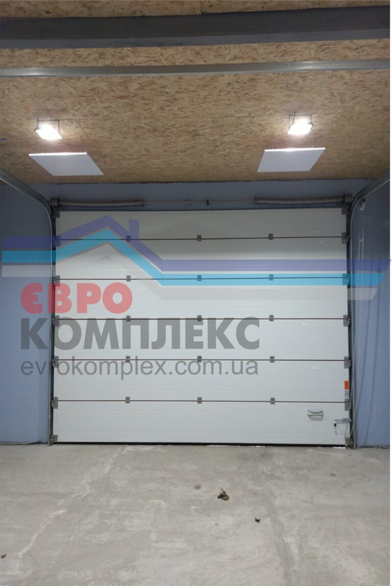 Секционные ворота